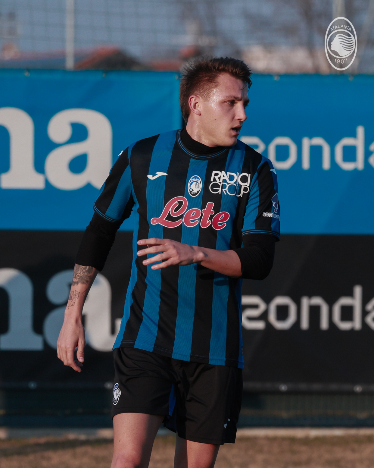 爱游戏网页版 -冲刺阶段AC米兰调整名单以备足总杯，主帅复盘环节打磨，话题不断，控场能力受关注的简单介绍