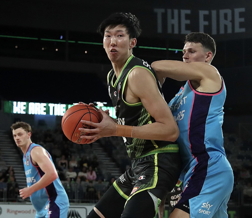 爱游戏登录入口 -波尔图训练开放日，关键时刻战术微调引欢呼，全明星赛在即，更衣室氛围转暖(波尔图3比3曼联)