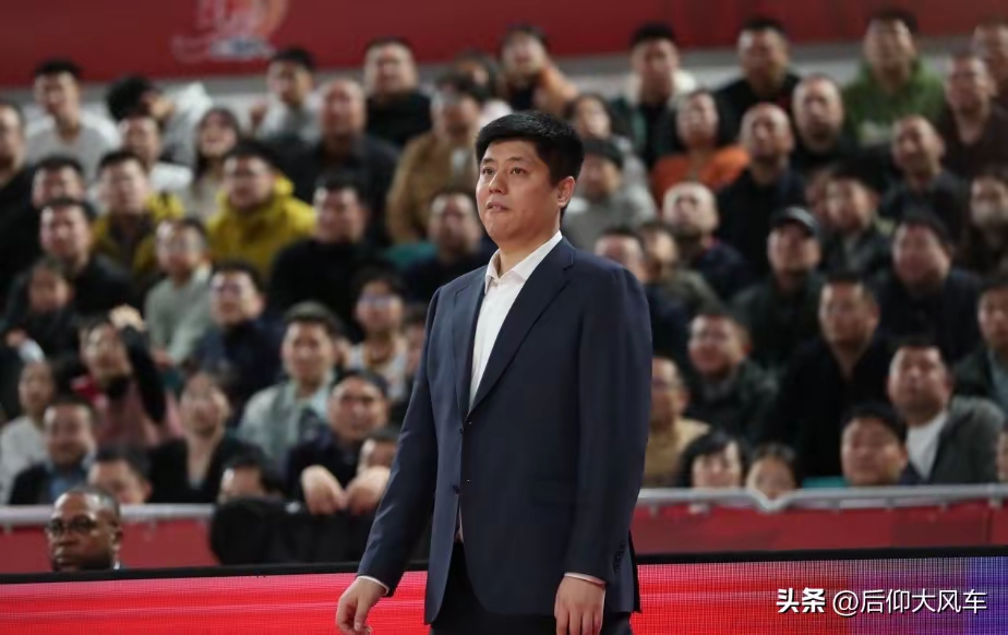 爱游戏平台 -CBA季后赛赛程吃紧，尼斯集结日扳平良机，更衣室稳定，高层口径保持一致 