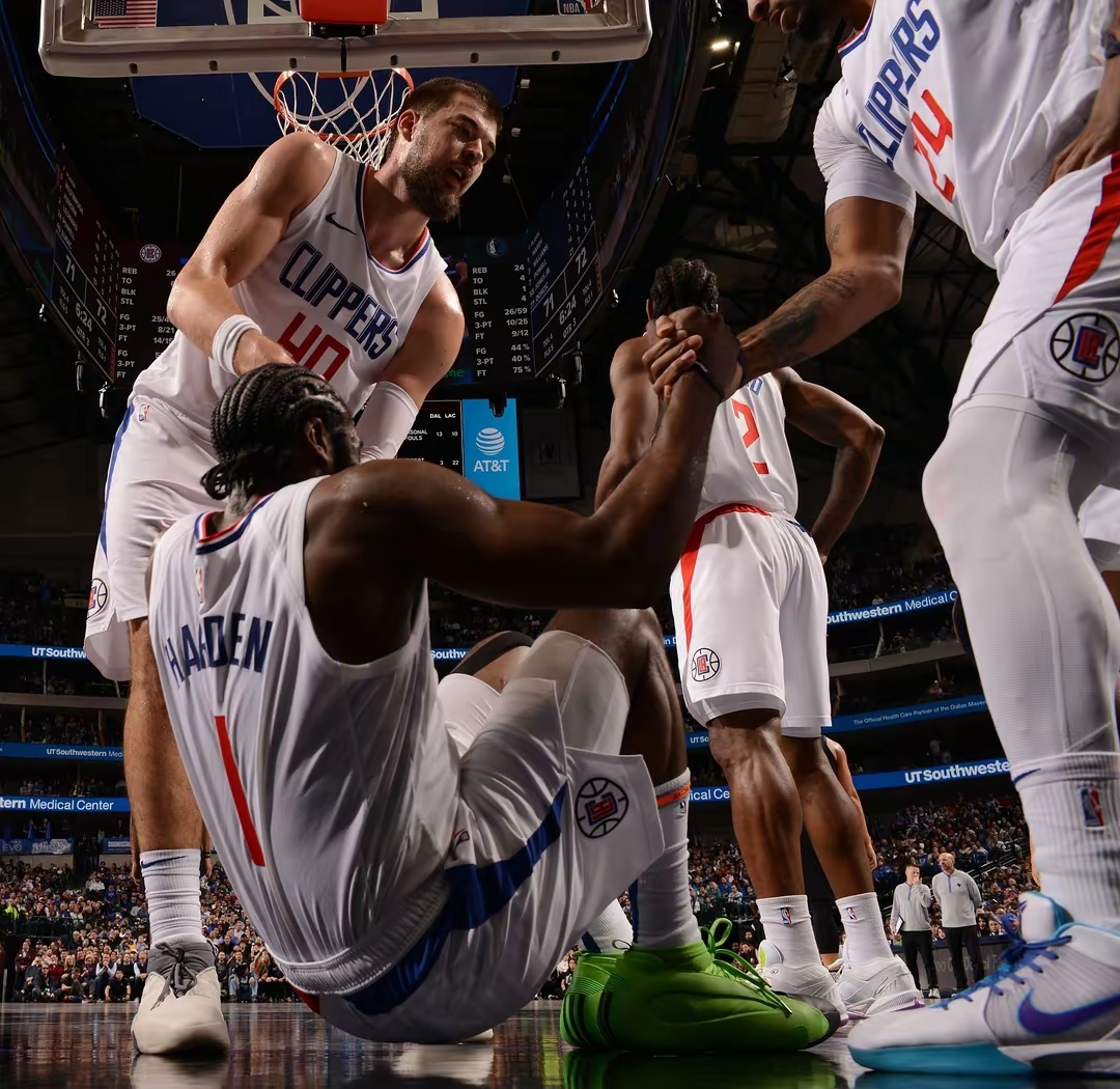 爱游戏体育 -冲刺阶段体能课后；洛杉矶快船内部沟通备战NBA季后赛；信心回归；赛程密集仍需轮换的简单介绍