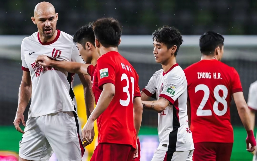 爱游戏网址 -关于里程碑夜！上海申花豪取连胜；欧超杯关键时刻刷纪录；引发热议；阵容厚度经受考验的信息