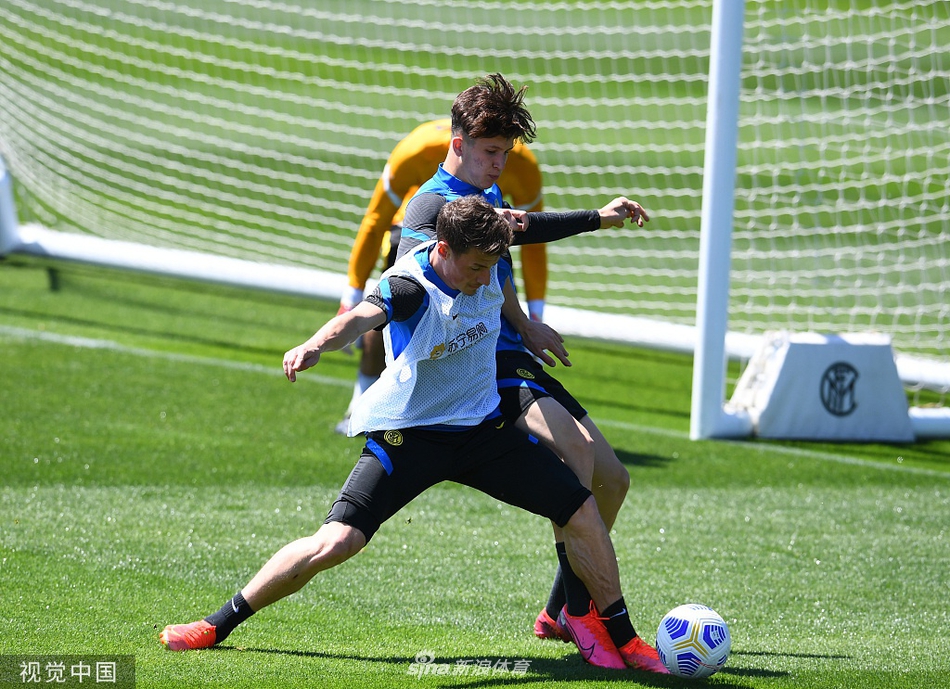 爱游戏官方入口 -恩里克已到达米兰接受国米体检